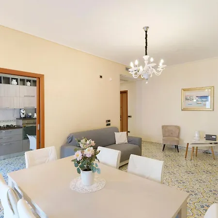 Domus Apartment *