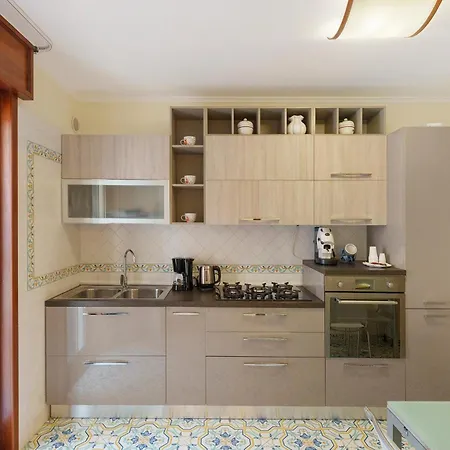 Domus Apartment *