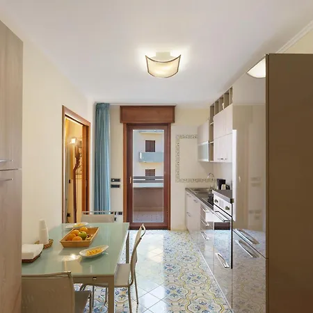Domus Apartment *